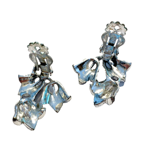 Vintage Mid Century Clip On Earrings Silver Textured Dimensional Mod Flowers - Picture 6 of 7